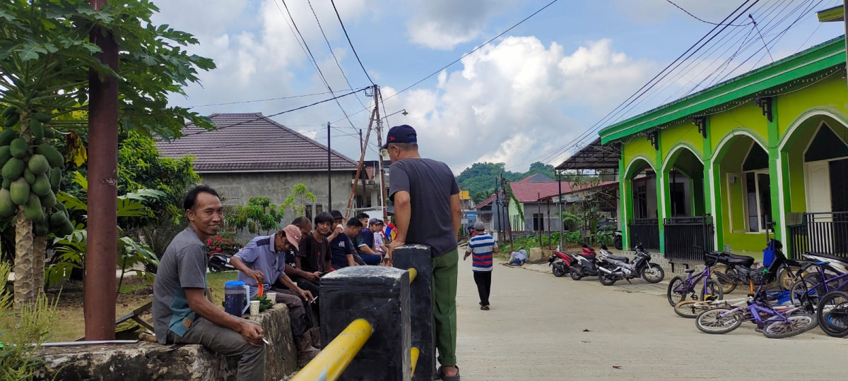 bersih lingkungan sekitar Mushalla