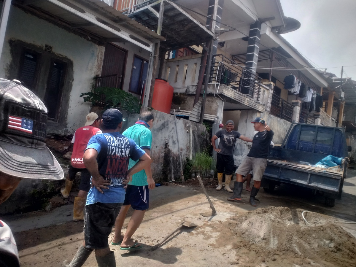 Kerja bakti di blok RR