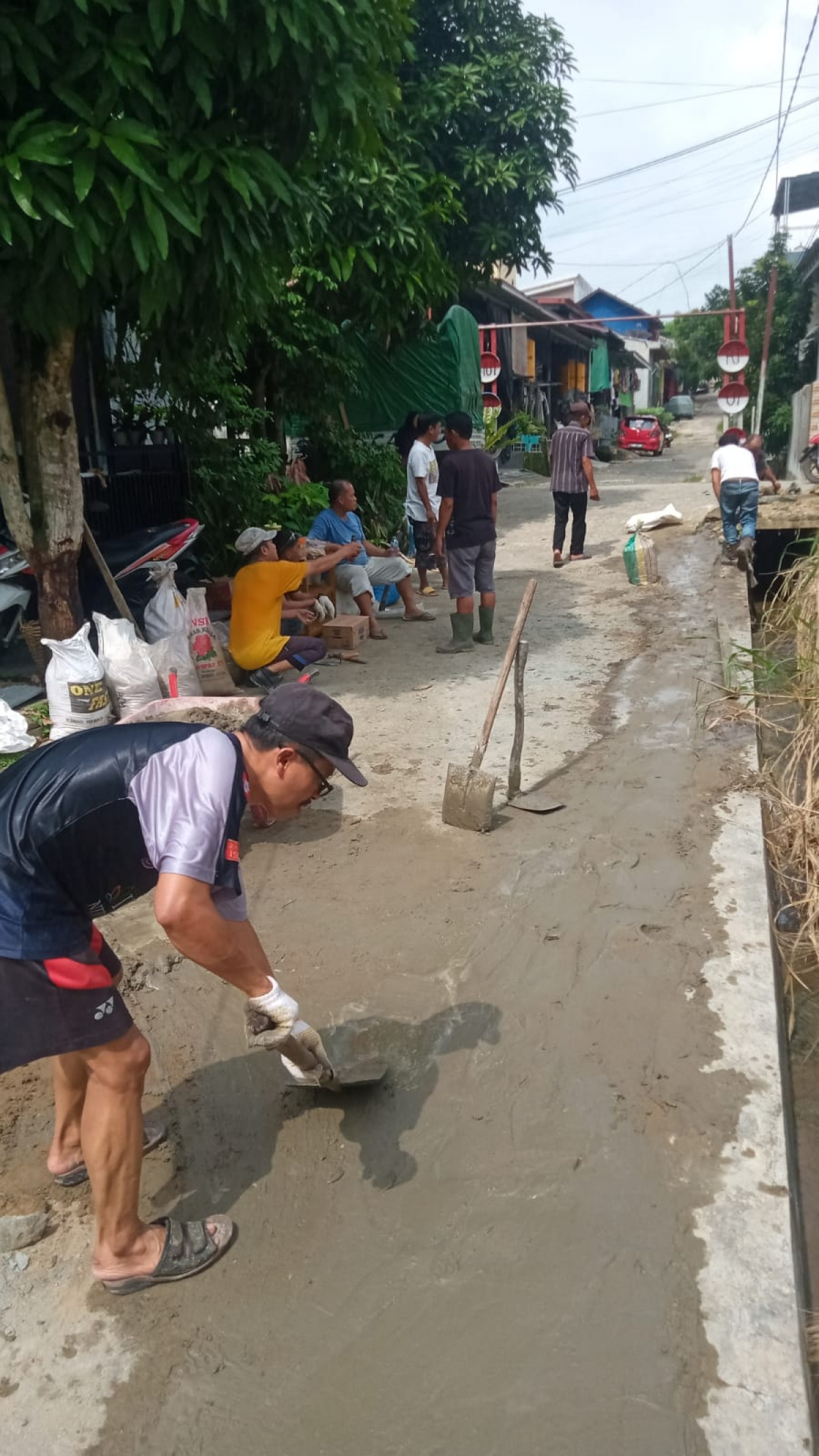 Kegiatan Pengecoran Jalan Lingkungan