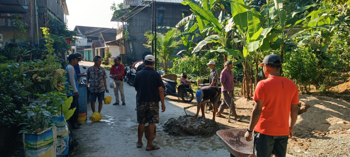 Pembersihan jalan perumahan puspita