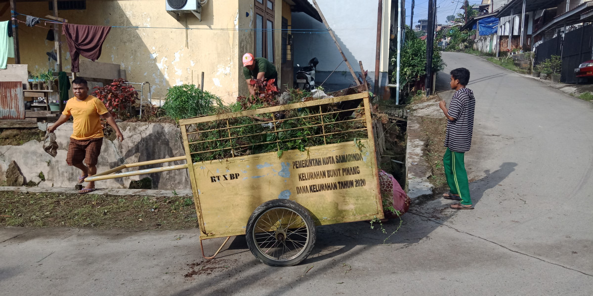 Kerja bakti arena olah raga