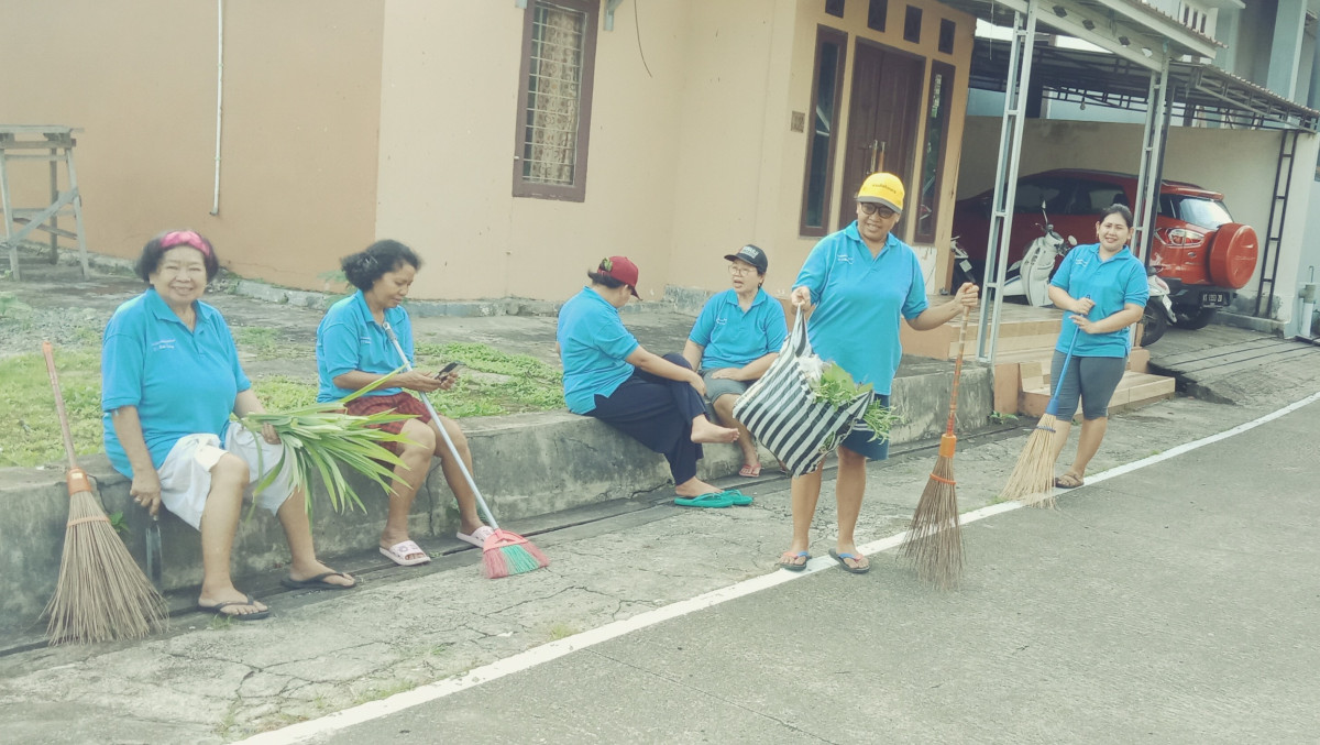 Kerja bakti Dawis Anggrek Hitam