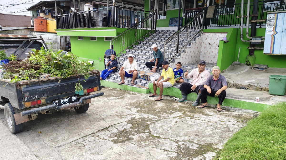 Kerja bakti di langgar al zabal nur