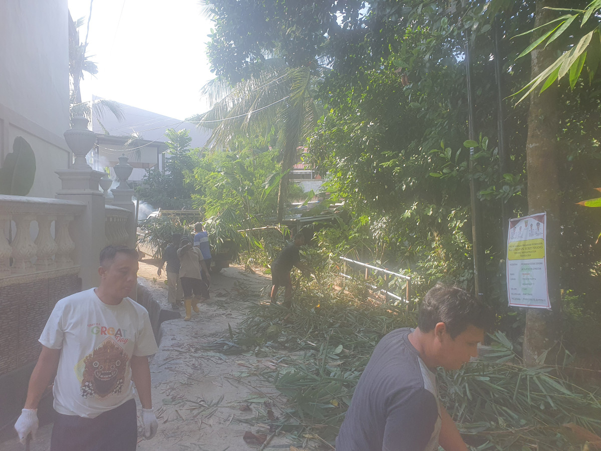 Bersih2x saluran Drainase Blok CC