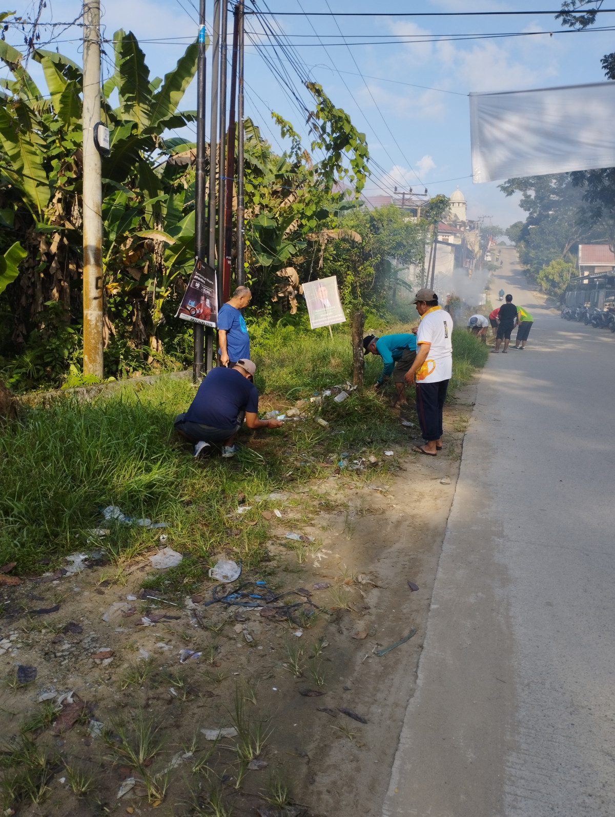Pemotongan rumput dan parit