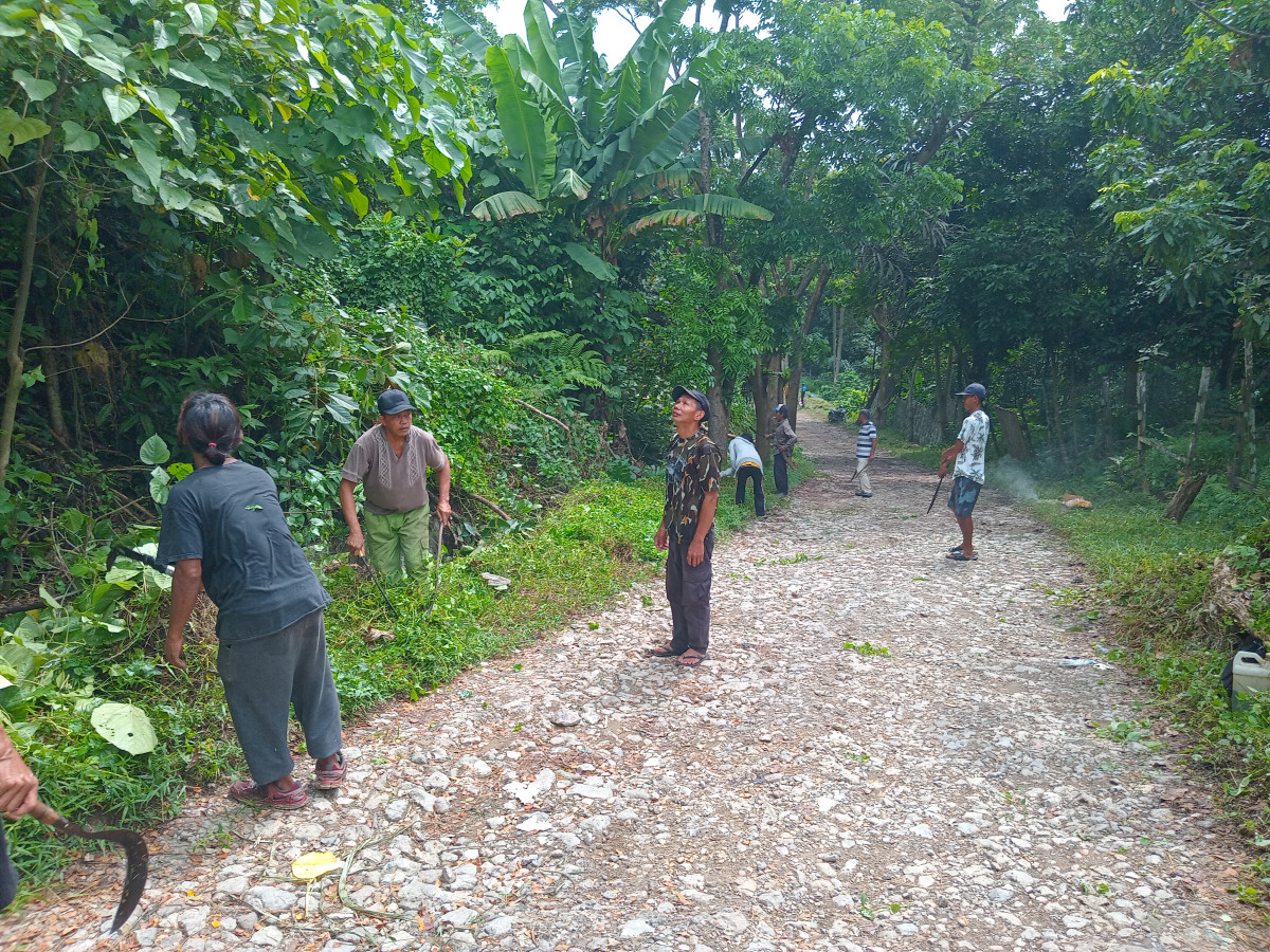 Gotong royong pembersihan medan jalan masuk gang karet dan gang battan