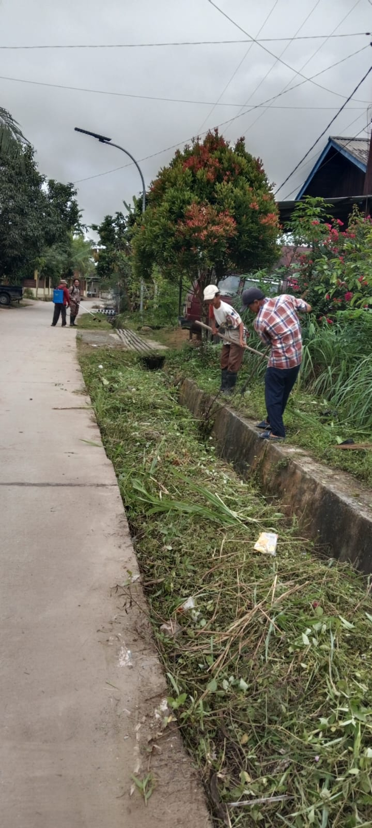 Gotong royong dijalan manunggal