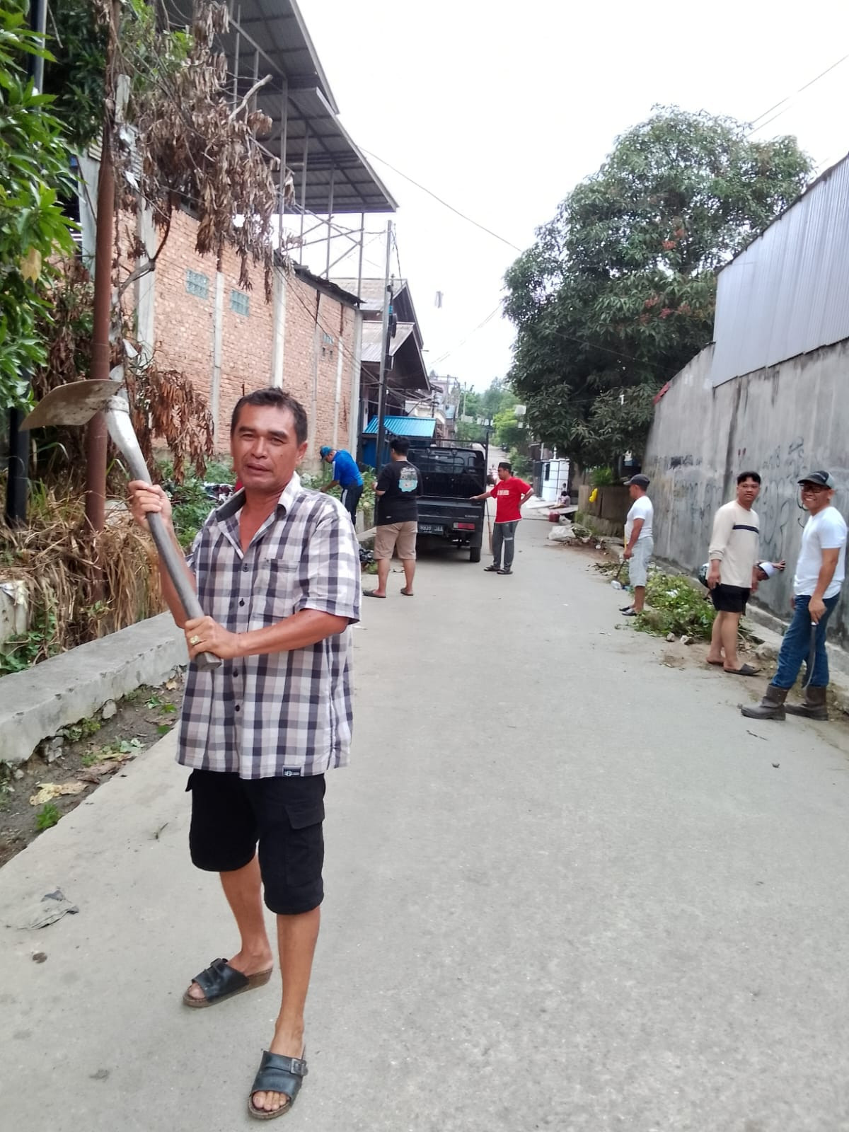 Pembersihan gang pondok ulin