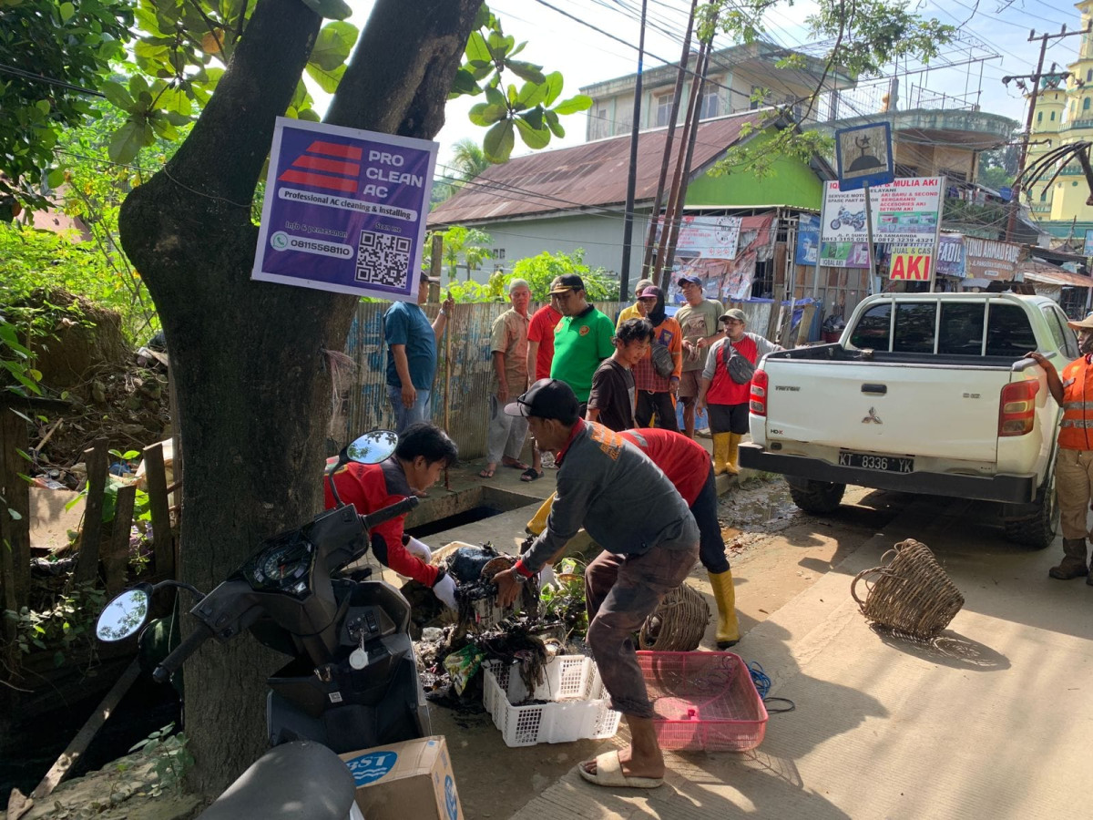 Pembersihan parit