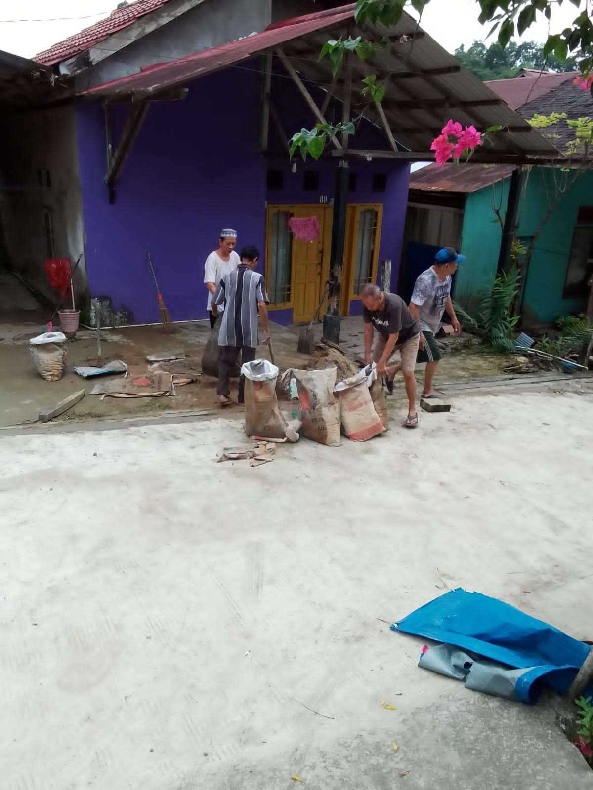 pembersihan gang pondok ulin