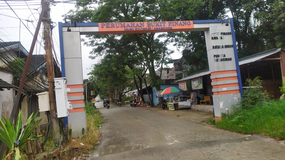 Kerja bakti jalan poros