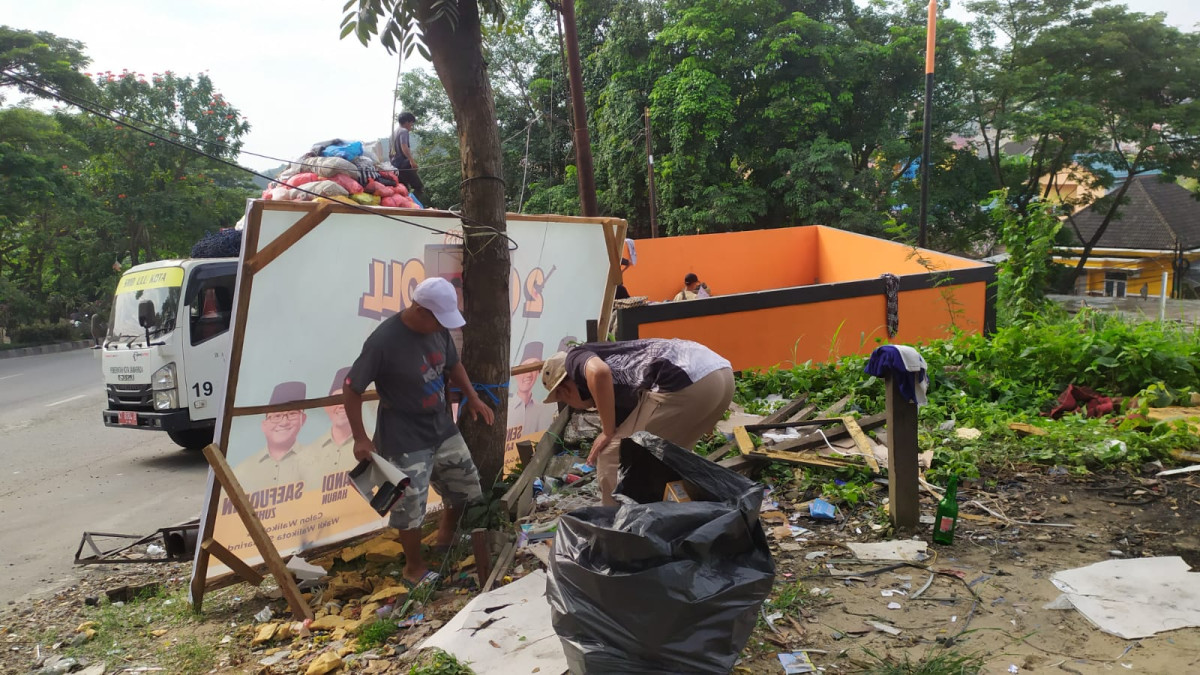 Kegiatan Gotong Royong Pembersihan TPS Tanjakan