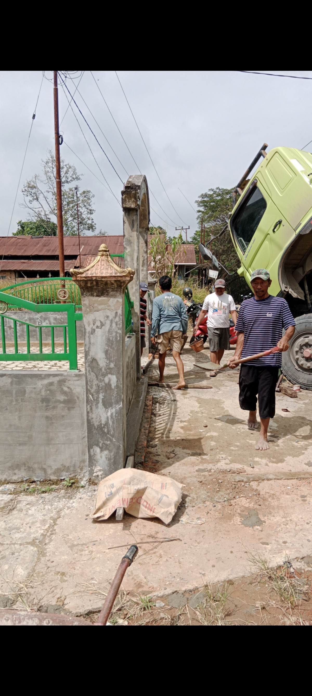 Kerja bakti di mushola