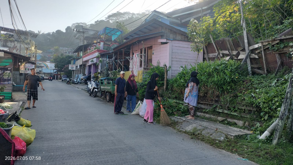 Kerja bakti lingkungan RT 05 Kelurahan Selili Kecamatan Samarinda Ilir