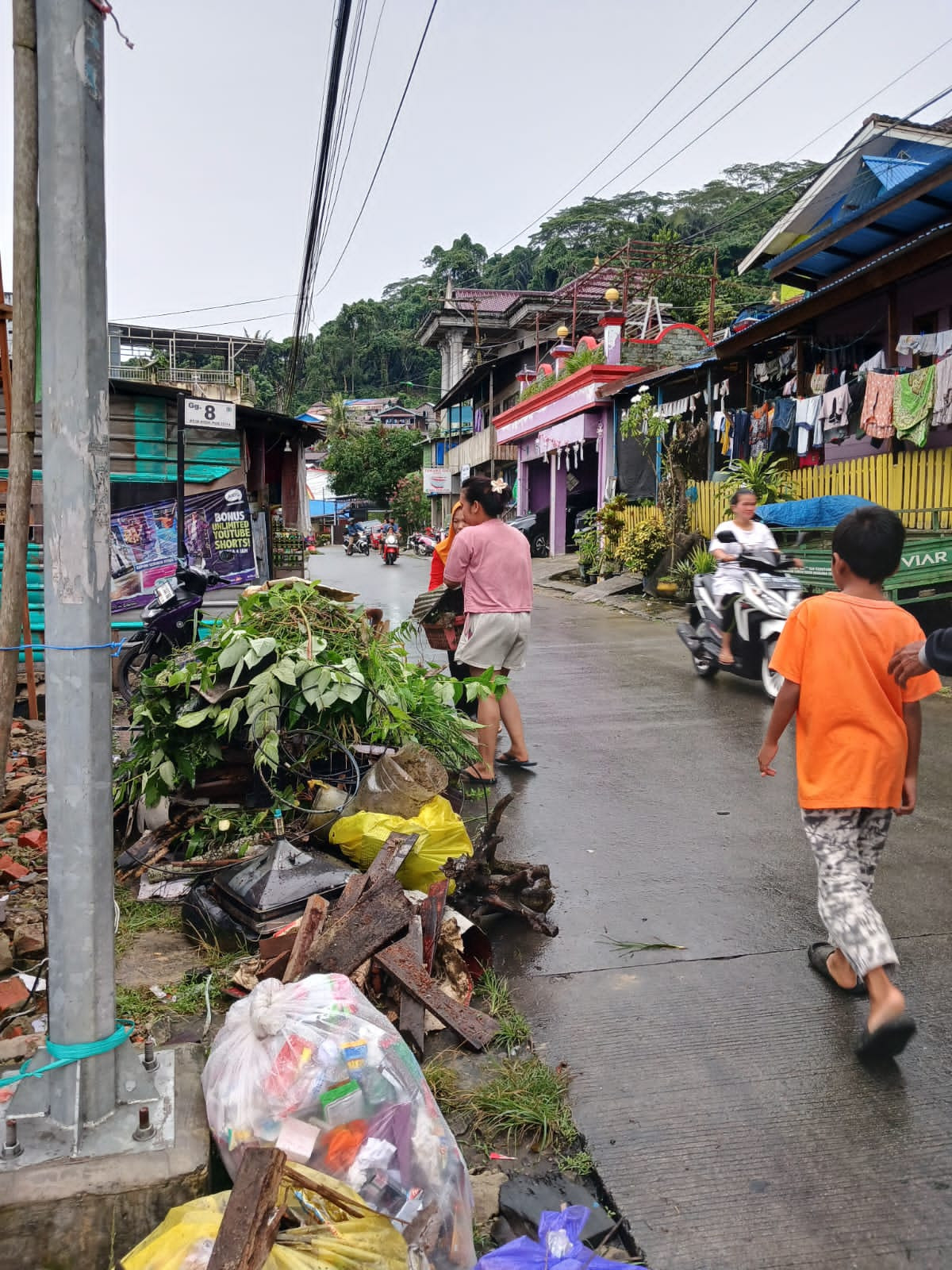 Kegiatan Gotong Royong Kebersihan lingkungan Jln.Lumba-Lumba RT.06 Kel.Selili, Kec.Samarinda Ilir