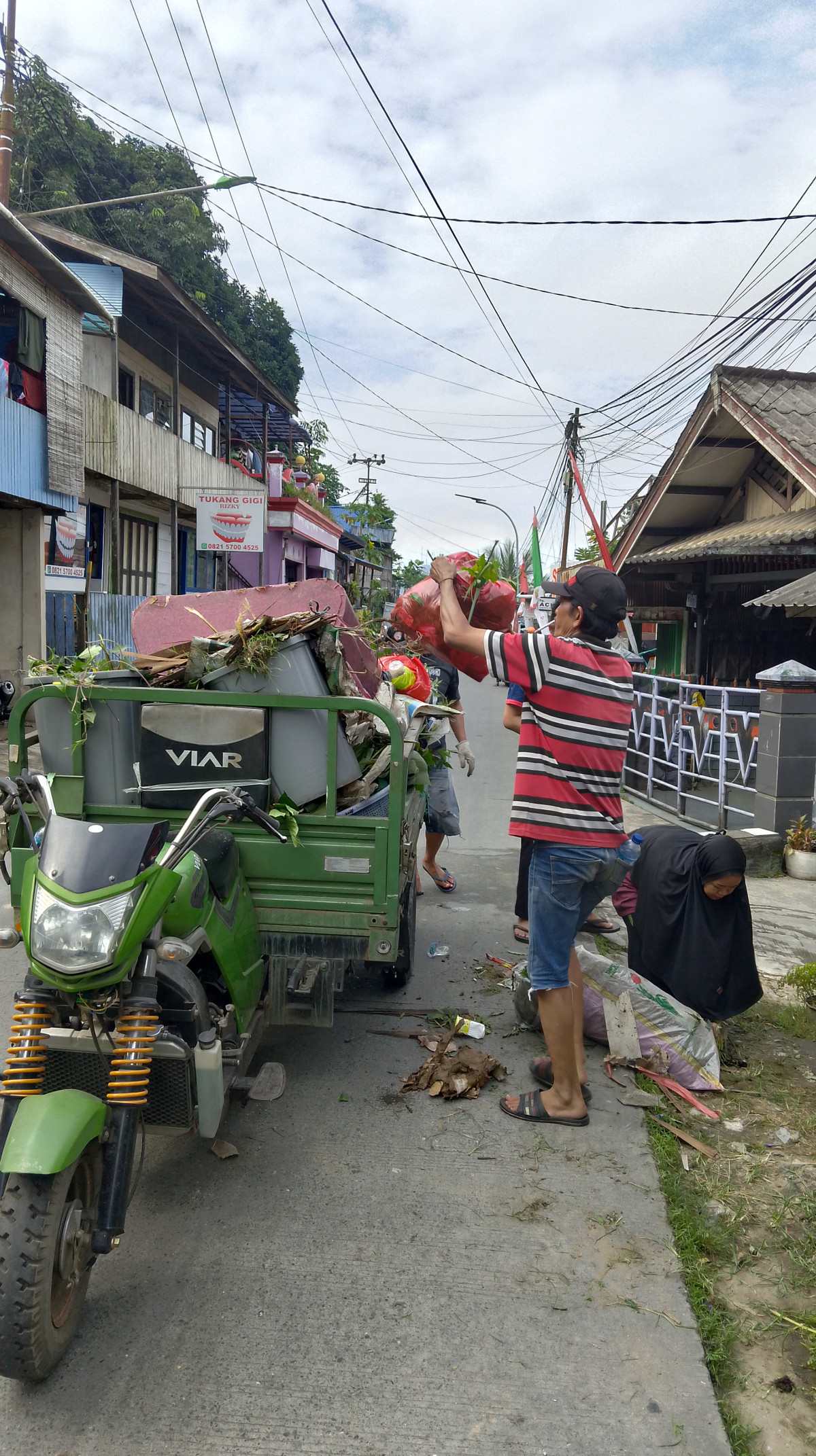 Gotong royong kebersihan lingkungan