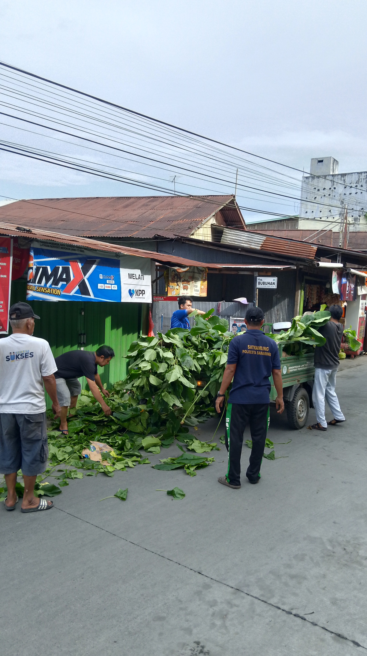 Gotong royong kebersihan lingkungan