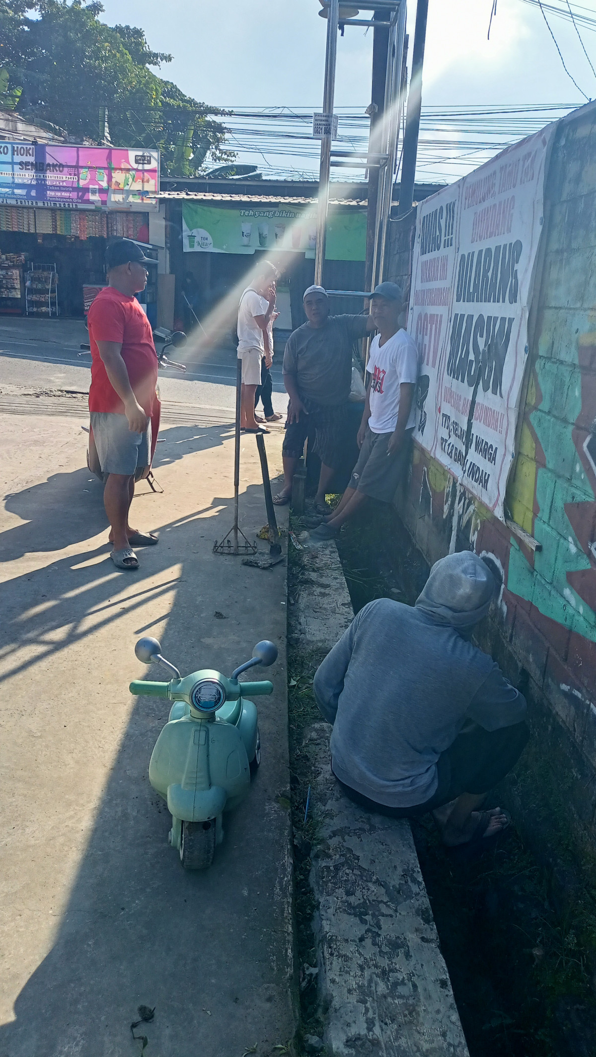 Kegiatan Kerja Bakti & Gotong Royong (1) Jln. Sultan Alimuddin RT 18
