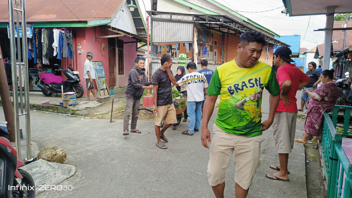 Gotong royong RT. 27