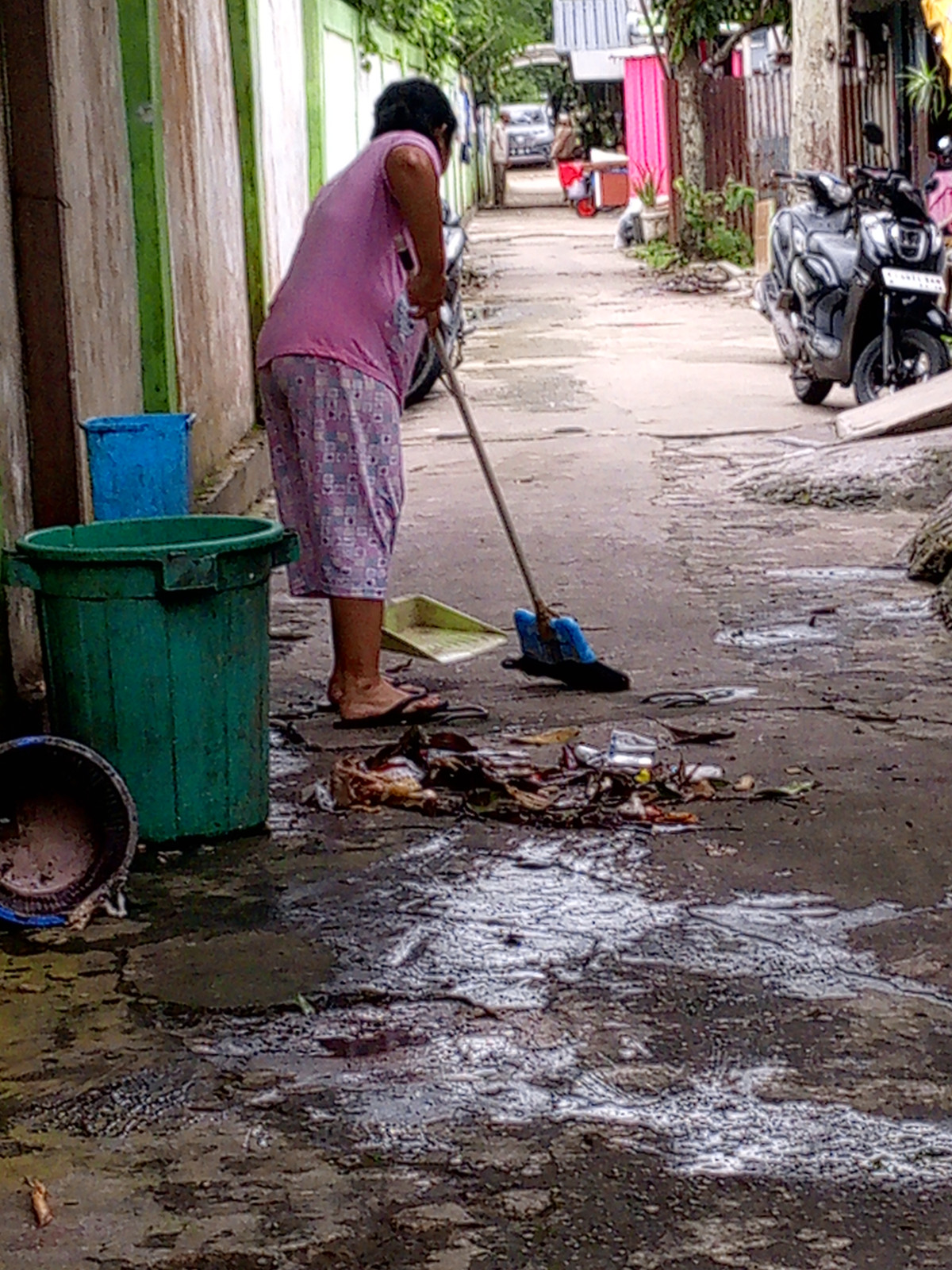 Gotong royong bersama warga RT.03