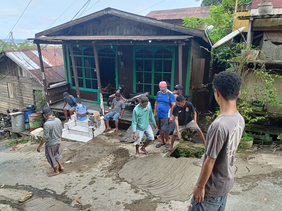 Perbaikan jalan utama yg amblas