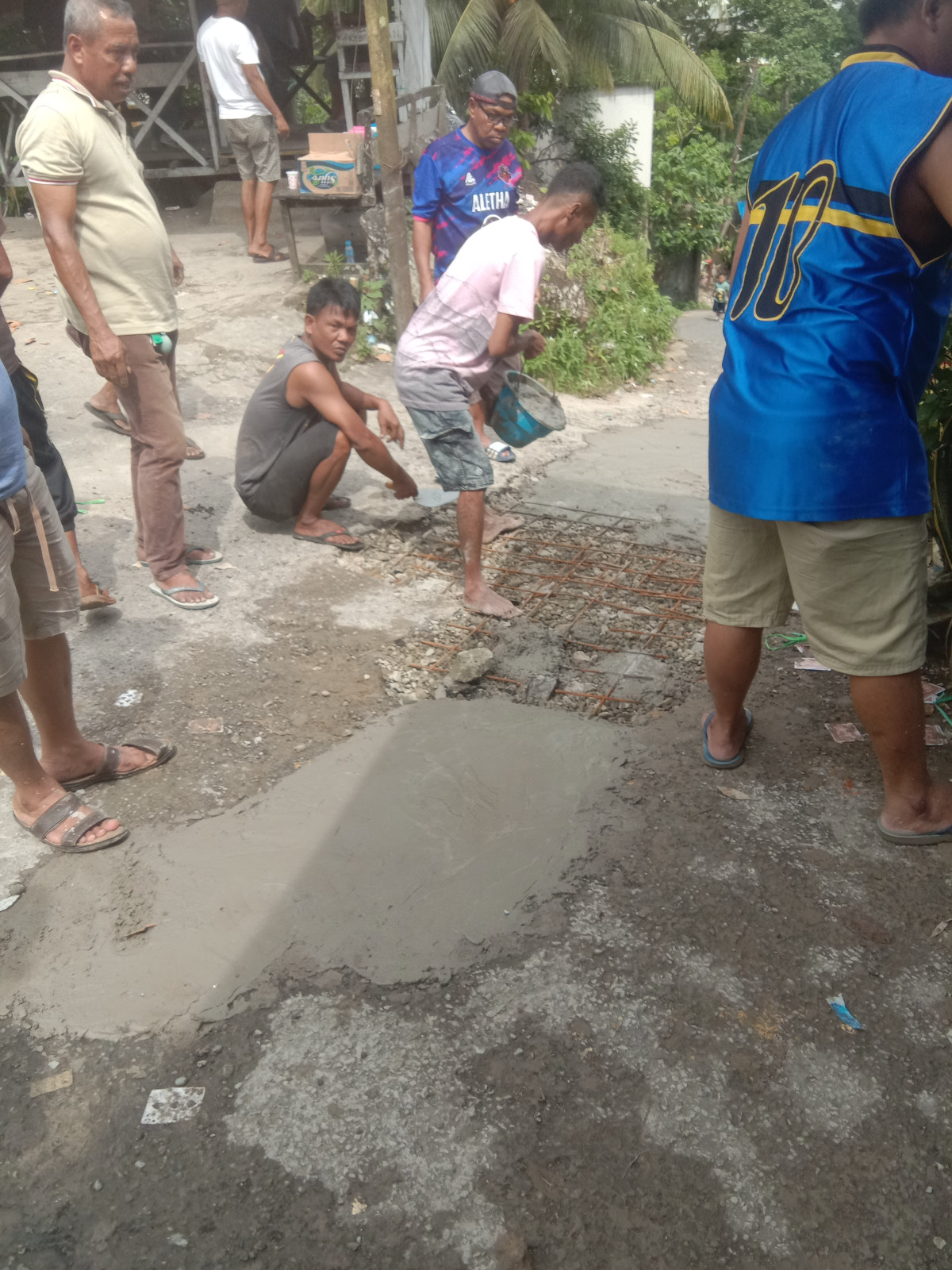 Semenisasi jalan berlubang dan rusak