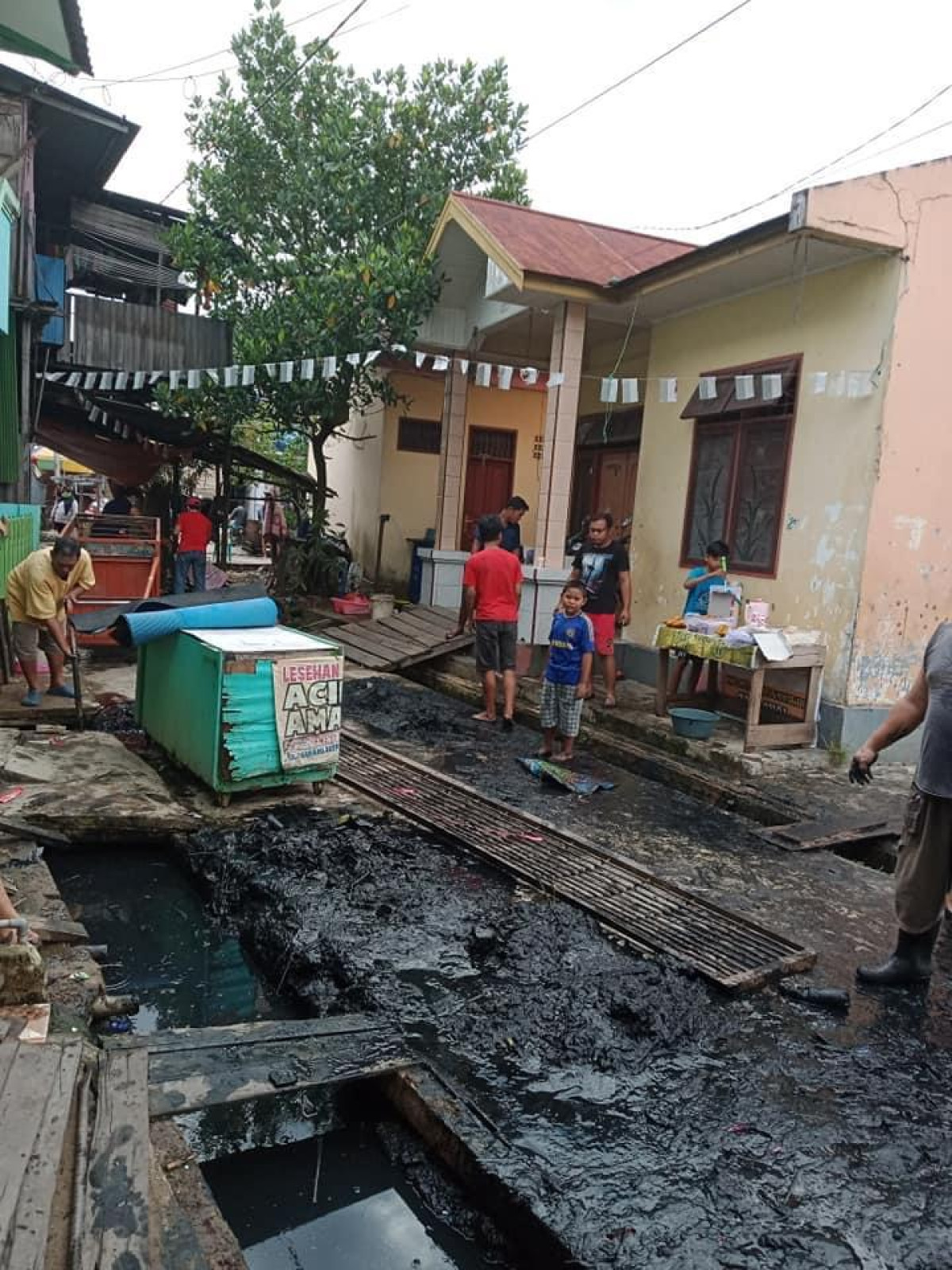 Gotong royong rt 11