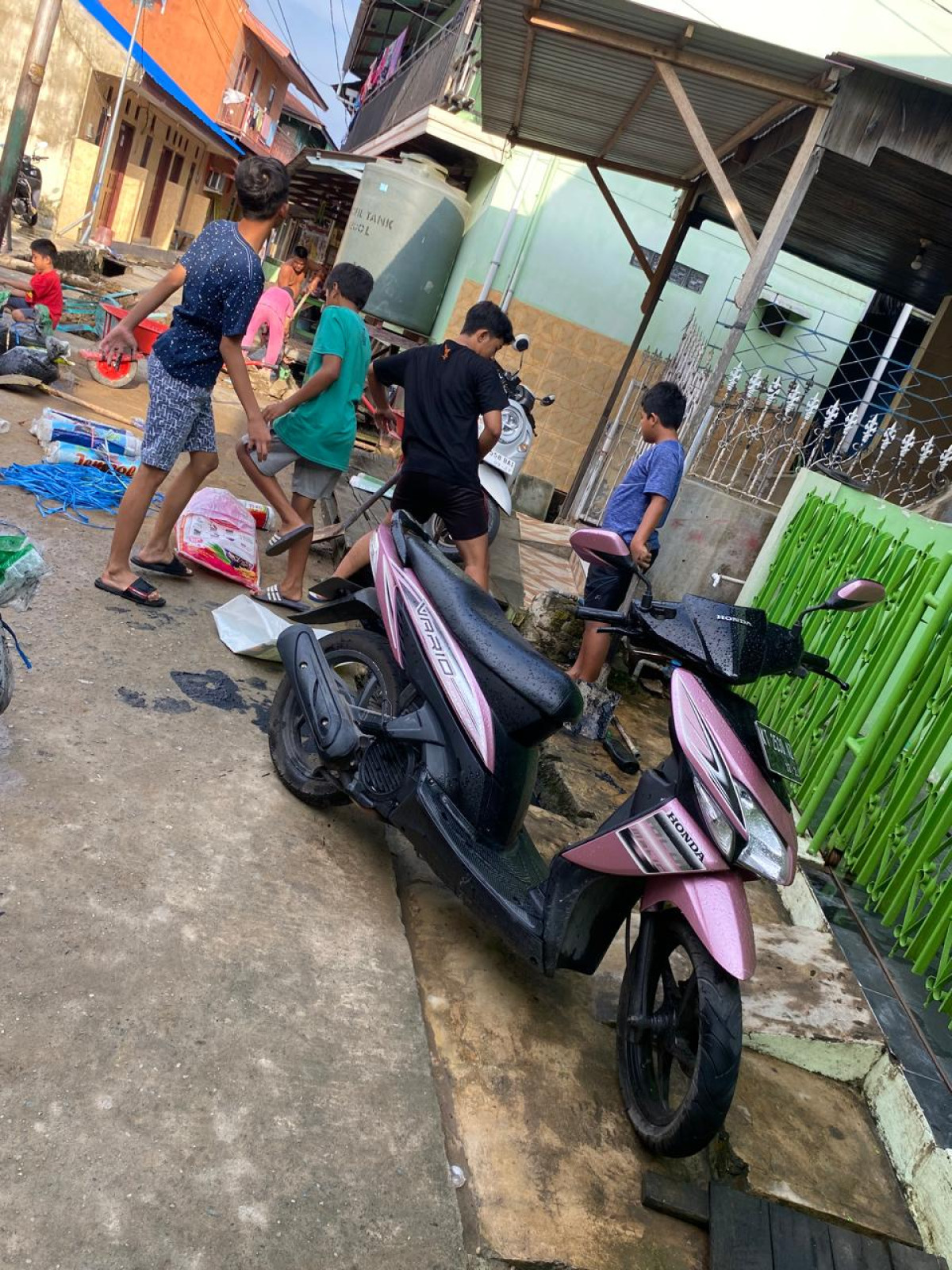 Gotong royong rt 11