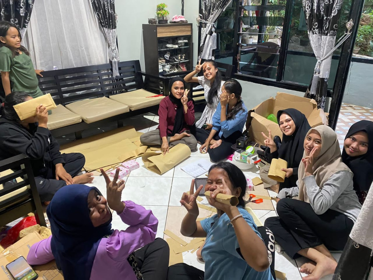 Gotong royong menyambut acara HUT RI ke 79