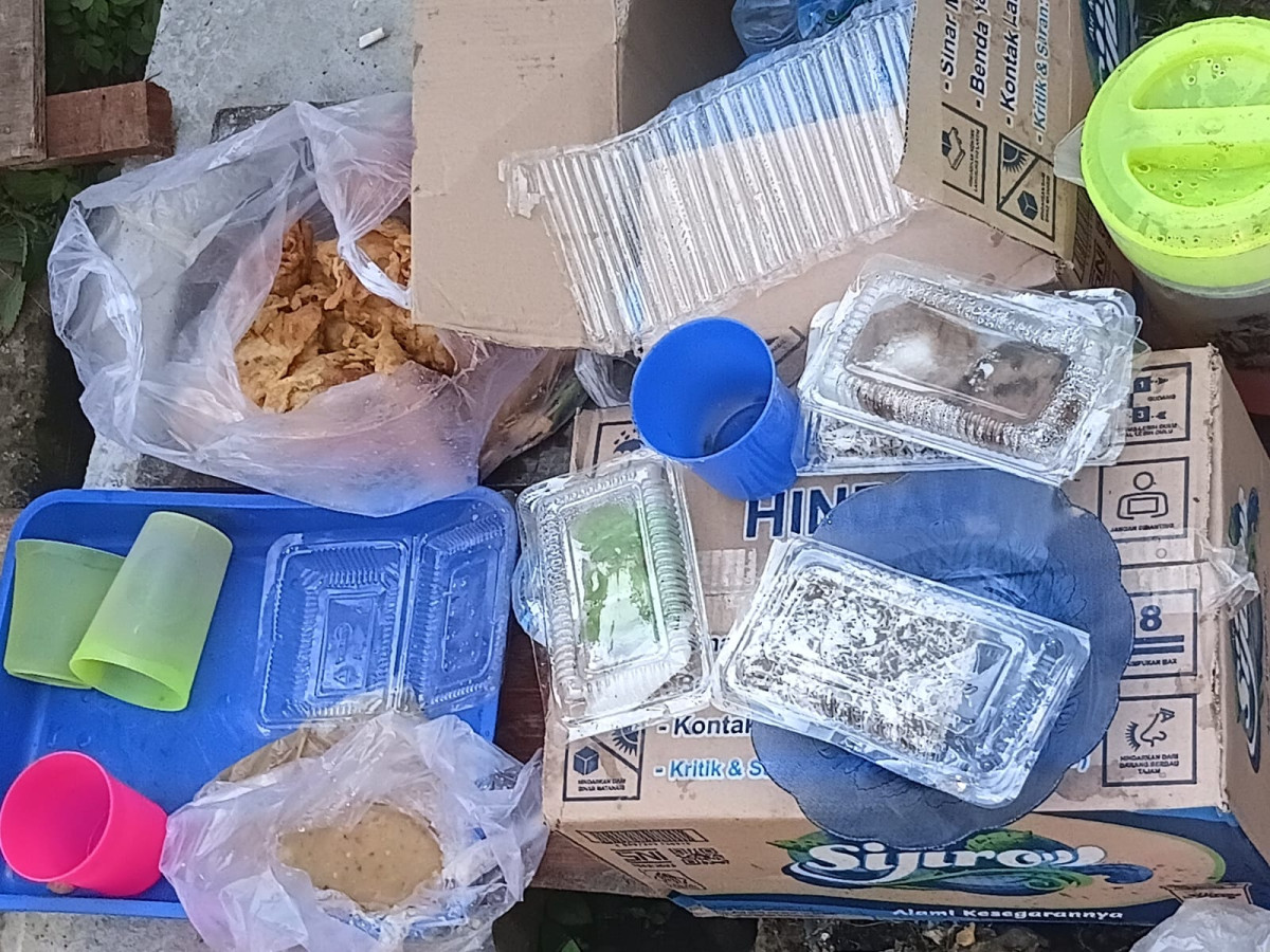 Perbaikan paret di samping terowongan