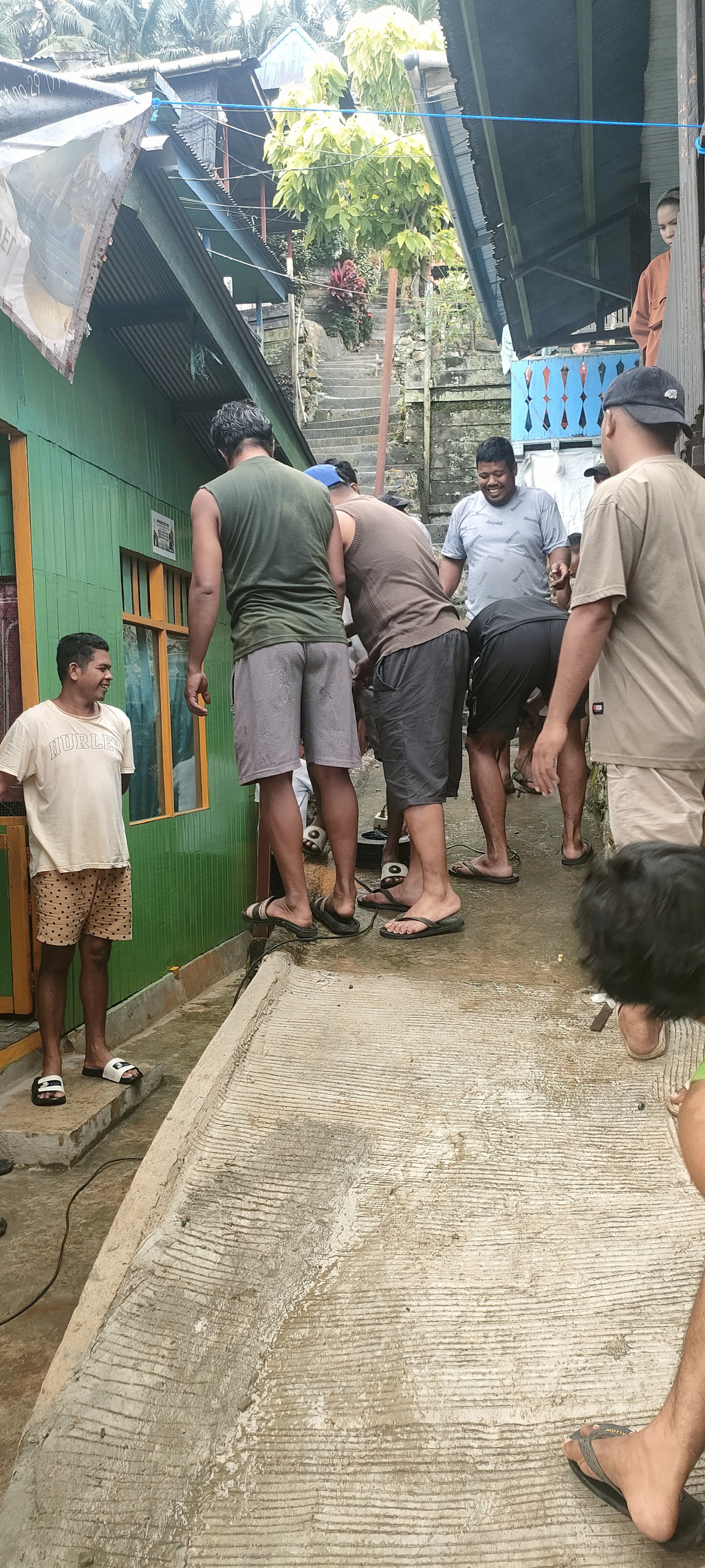 Kerja bakti bersih lingkungan rt 24