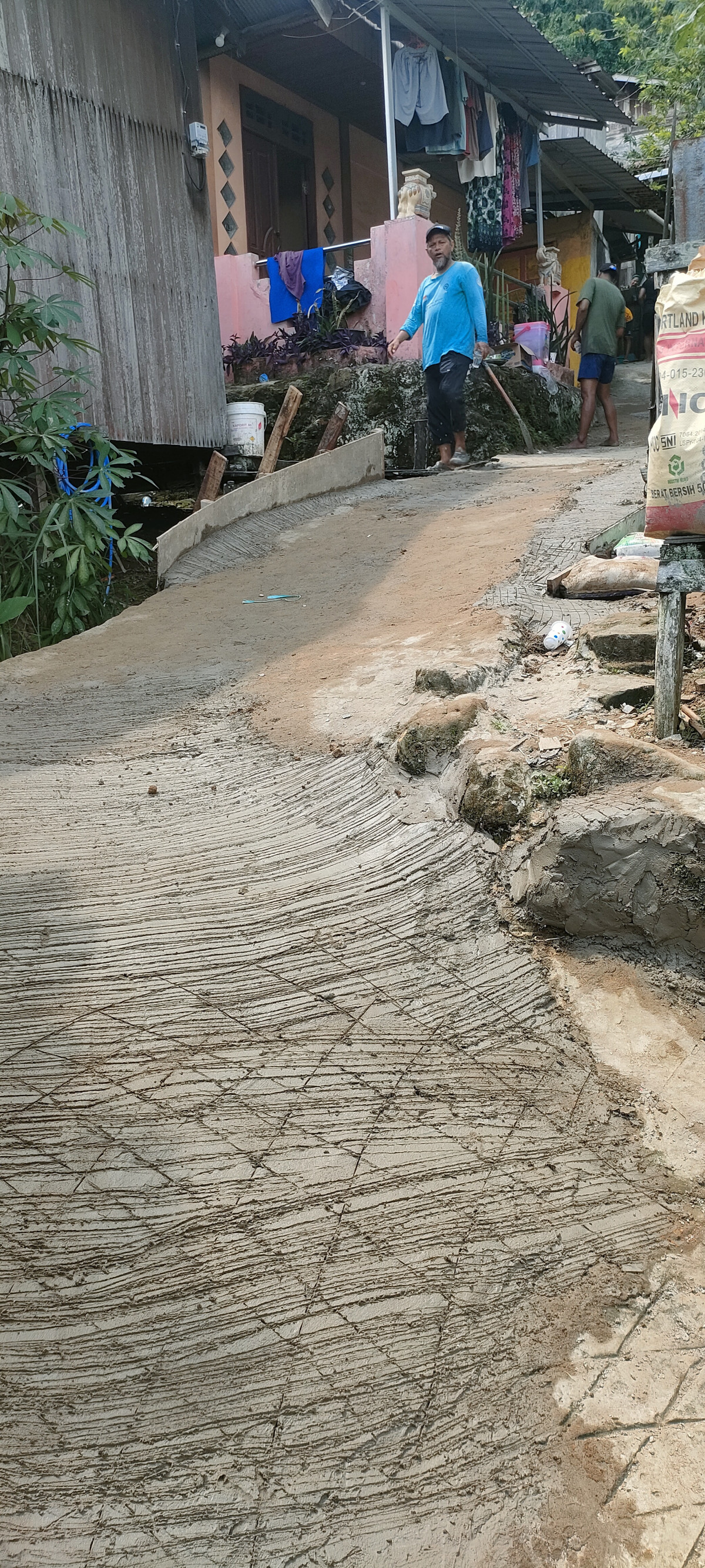Cor jalan berlobang