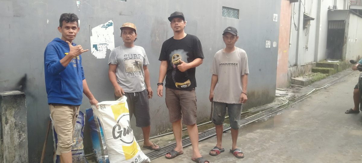 Bersihkan Kawasan Depan GG.Indah