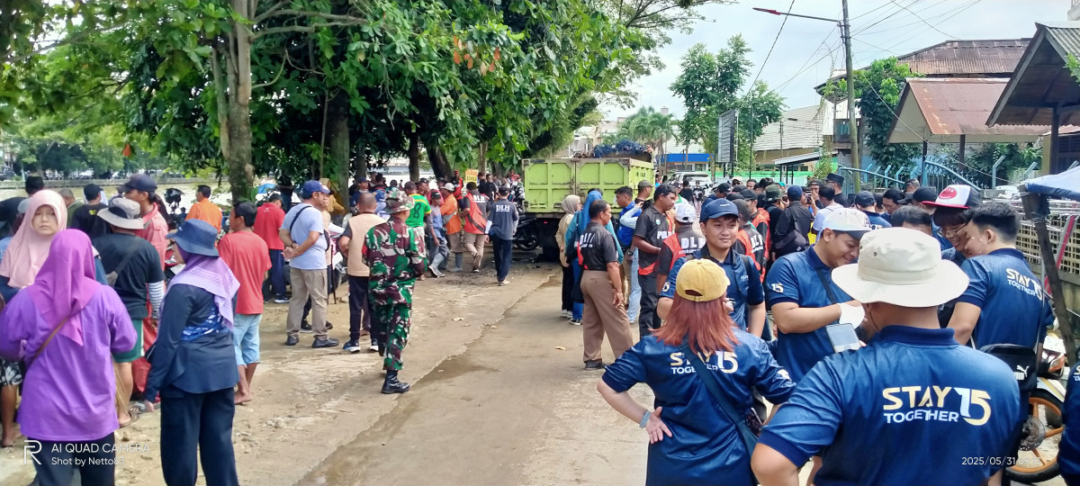 Kerja Bakti Hari lingkungan Hidup Bersama Pak Walikota Membersihkan Sampah Pelastik Sungai Karamgumus