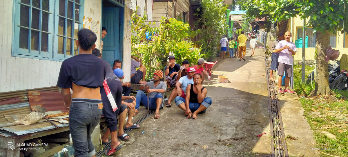 Kerja Bakti 1 Memberikan Parit dpn langgar dan menebas rumput area lapangan