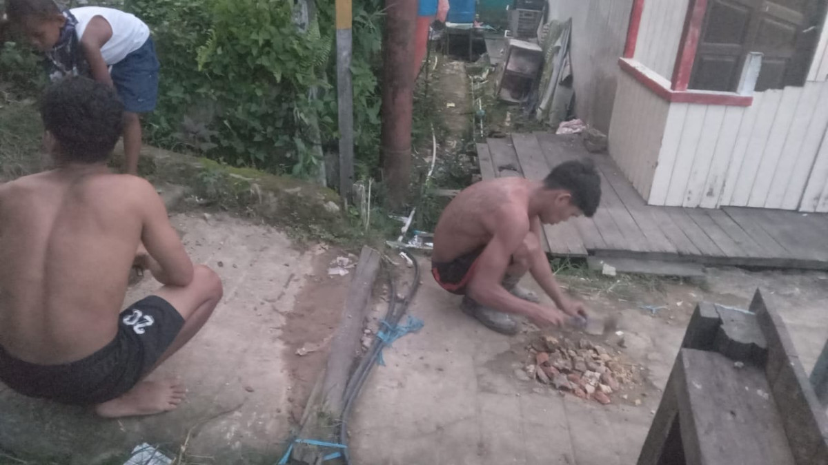 Kerja Bakti Penambalan Jalan