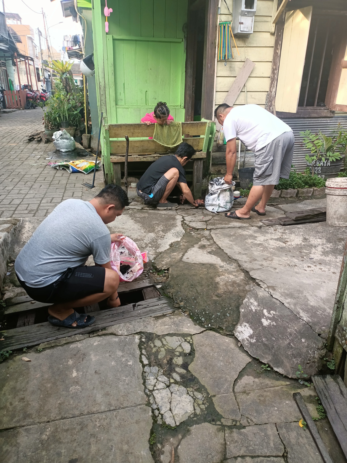 Kerja bakti RT.07 Sidodamai
