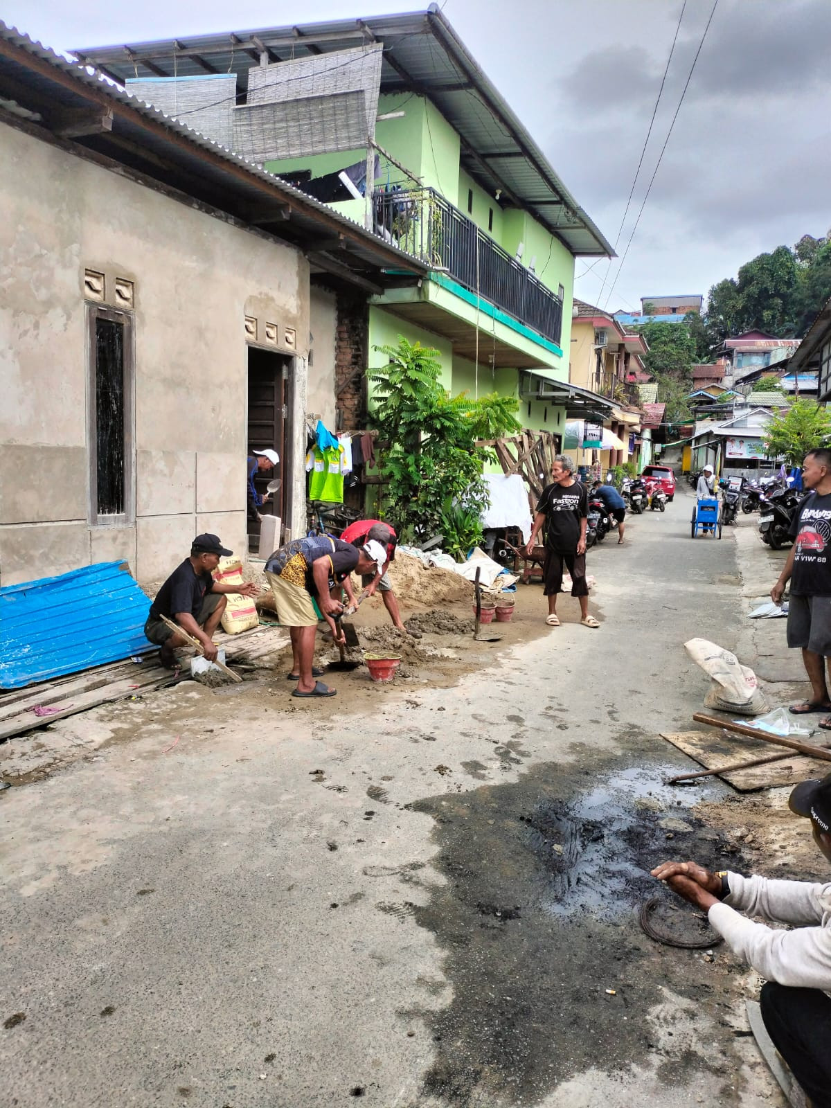 Gotong royong perbaikan paret