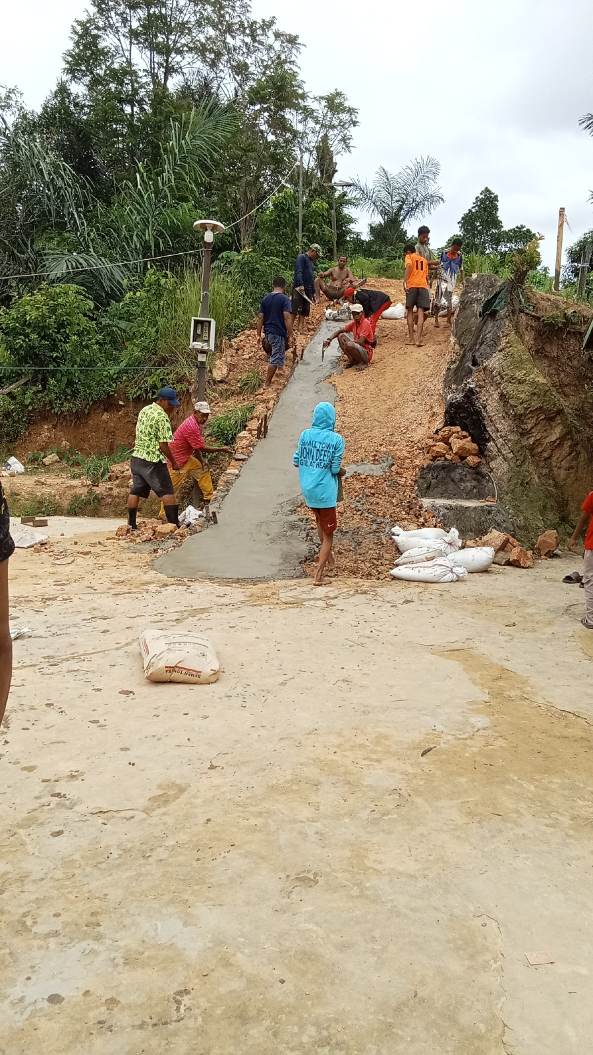 Gotong royong RT.18 kel. Sidodamai