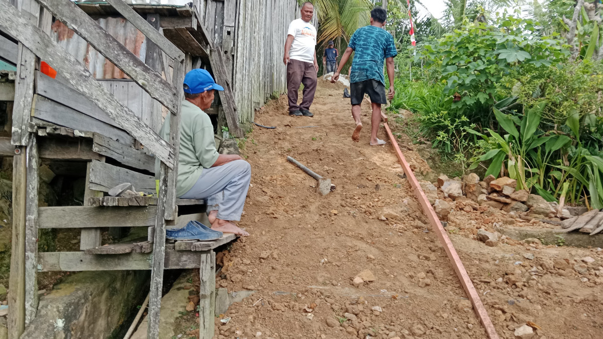 Gotong royong RT.18