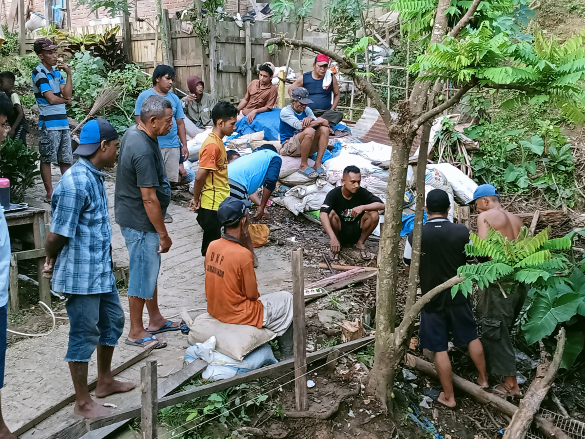 Gotong royong RT.18