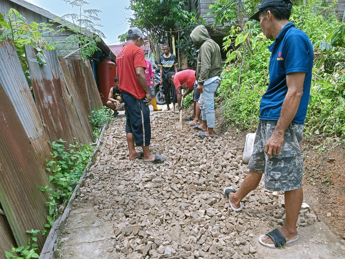 Gotong royong RT.18