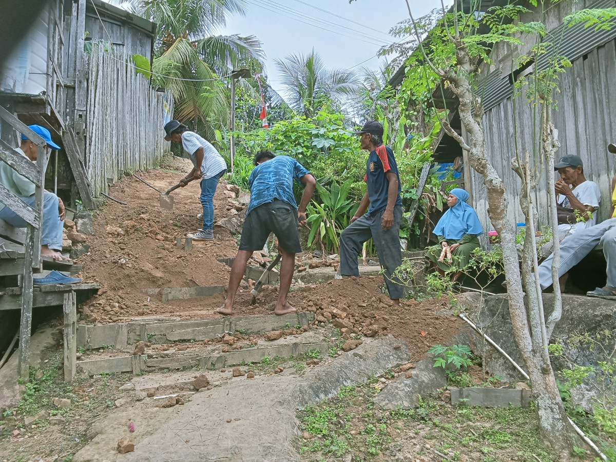 Gotong royong RT.18