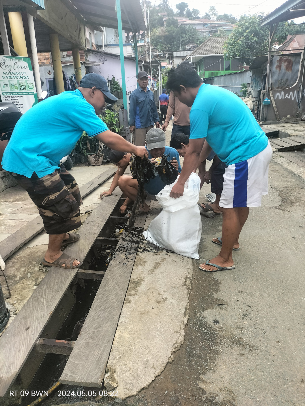 Bersih bersih parit