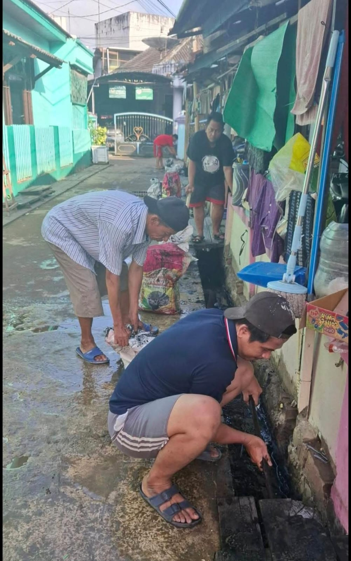 0pembersihan parit