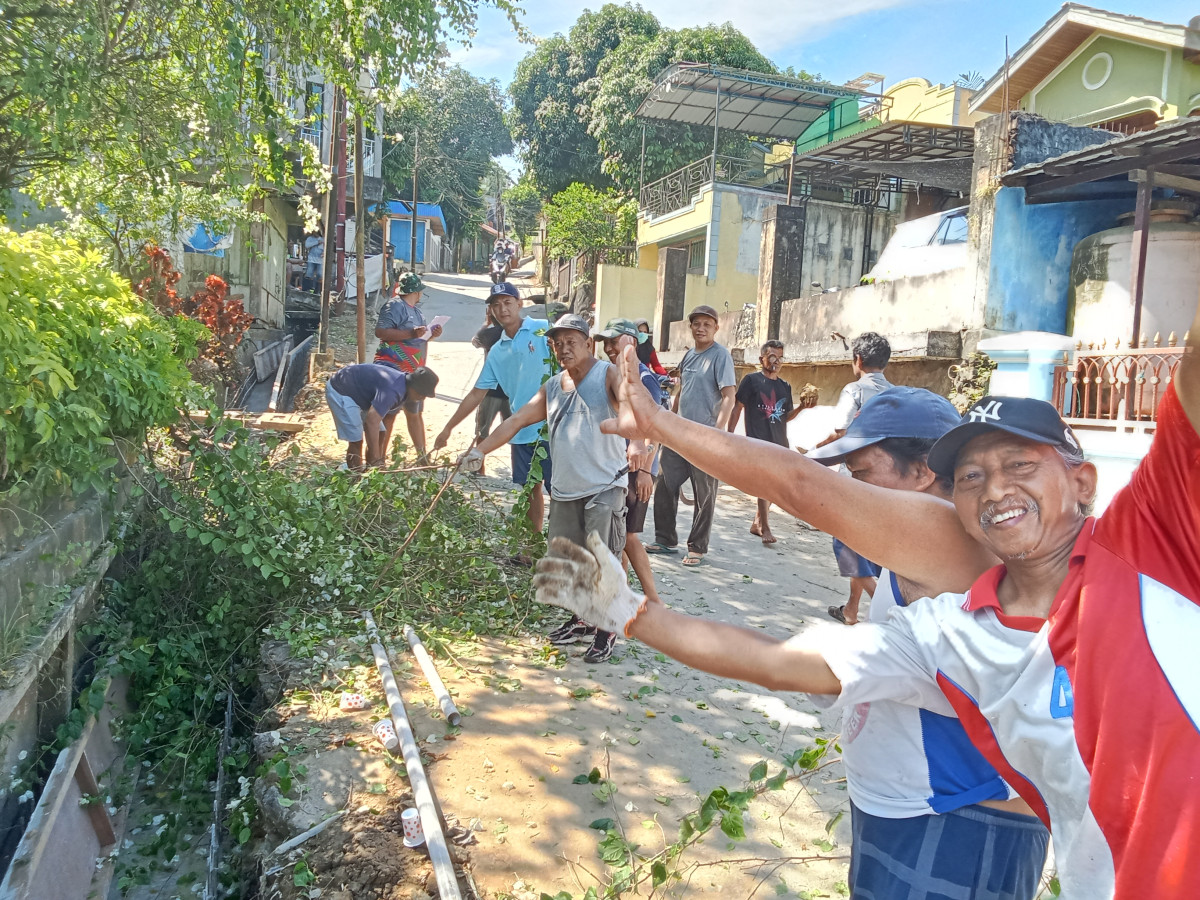 Gotong royong potong ranting2