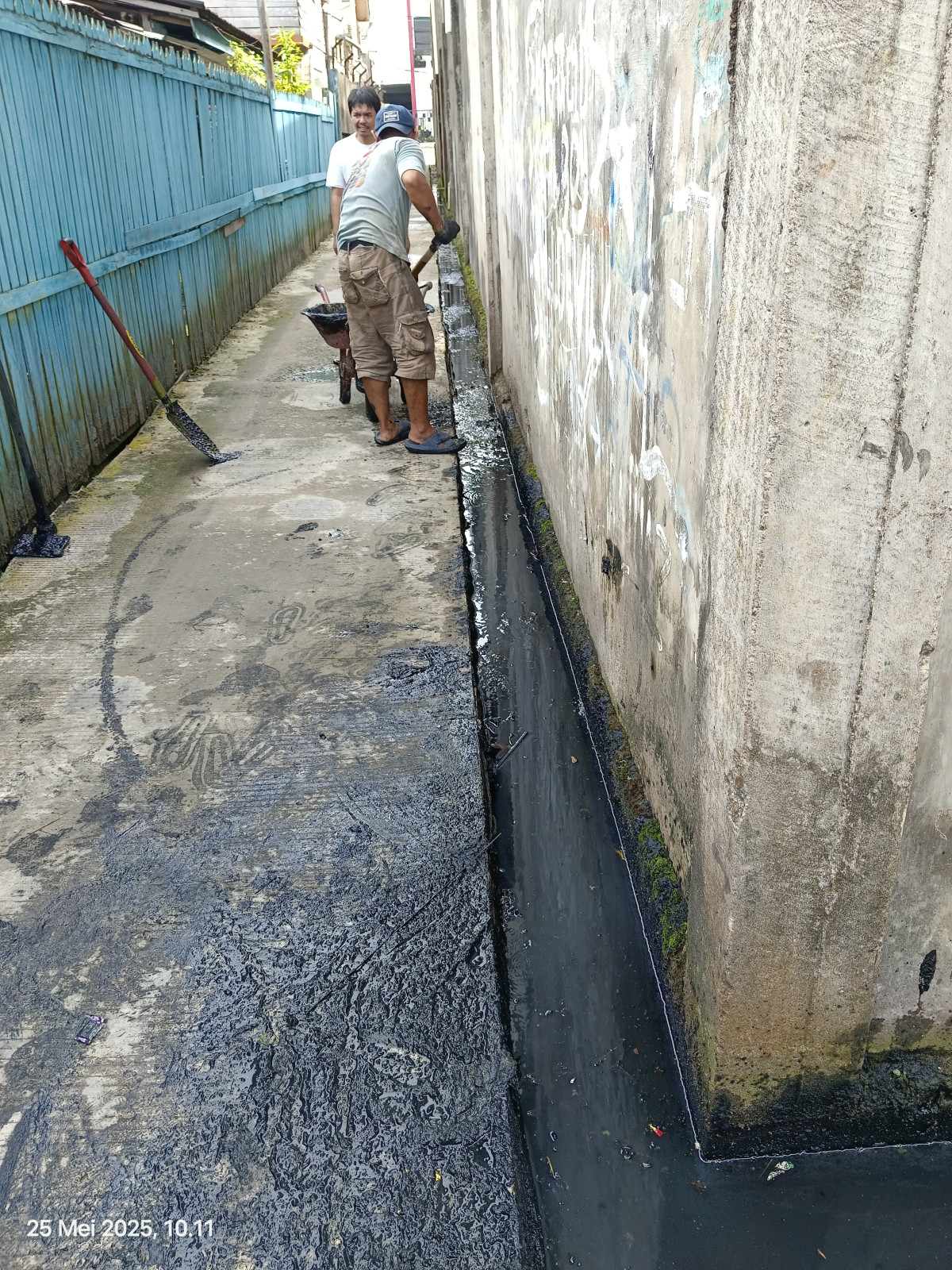 Kerja bakti jalan biawan gg 1 rt. 21