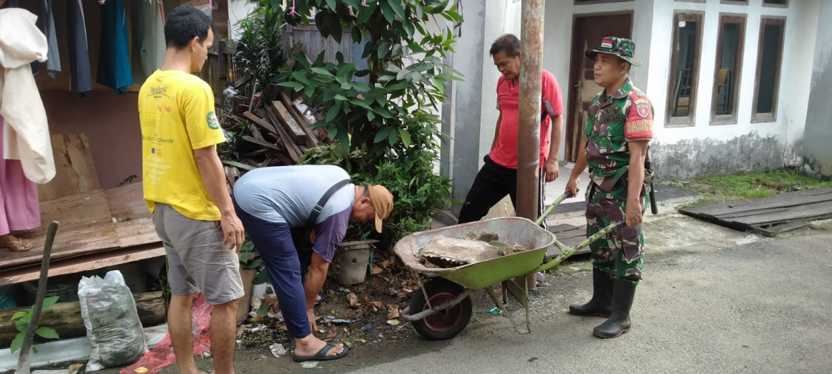 Gotong royong pengerukan sedimen