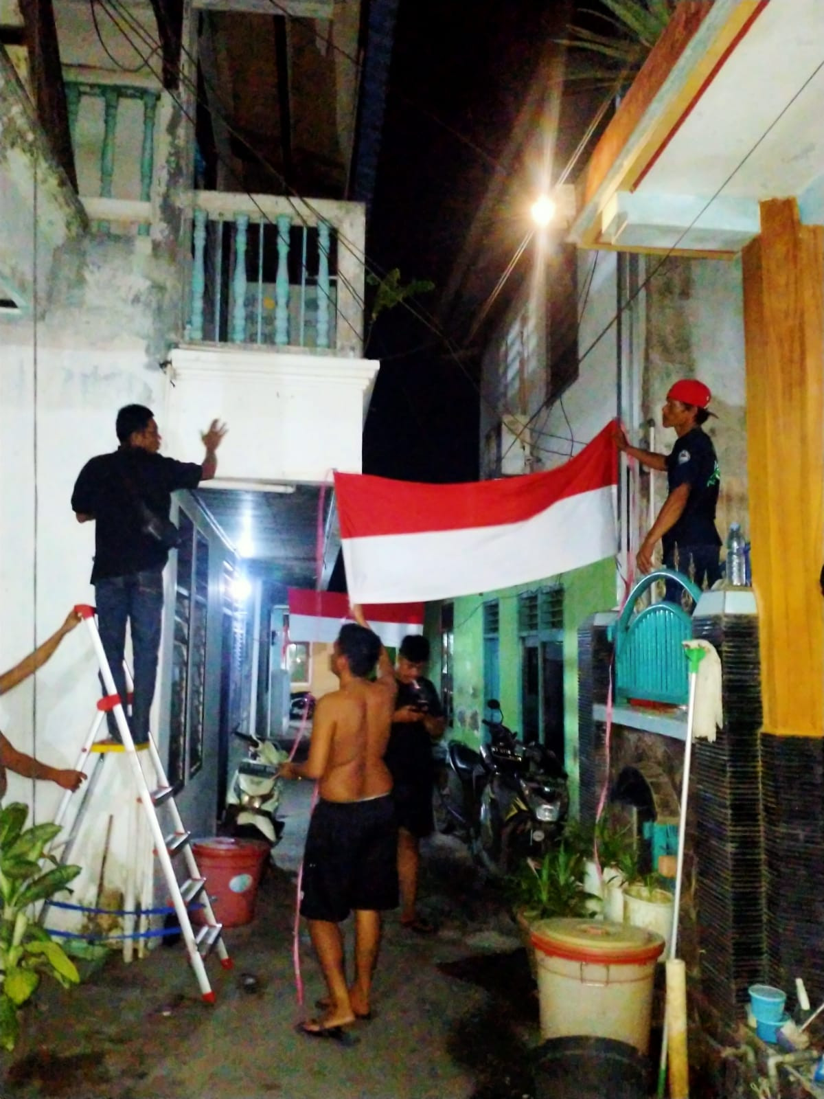 Kerja Bakti Pemasangan Umbul-umbul dalam memperingati Hari Kemerdekaan ke 79 Tahun 2024