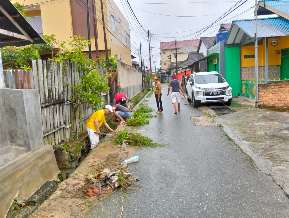 Kerja Bakti Lingkungan RT 28 Kel Sidomulyo
